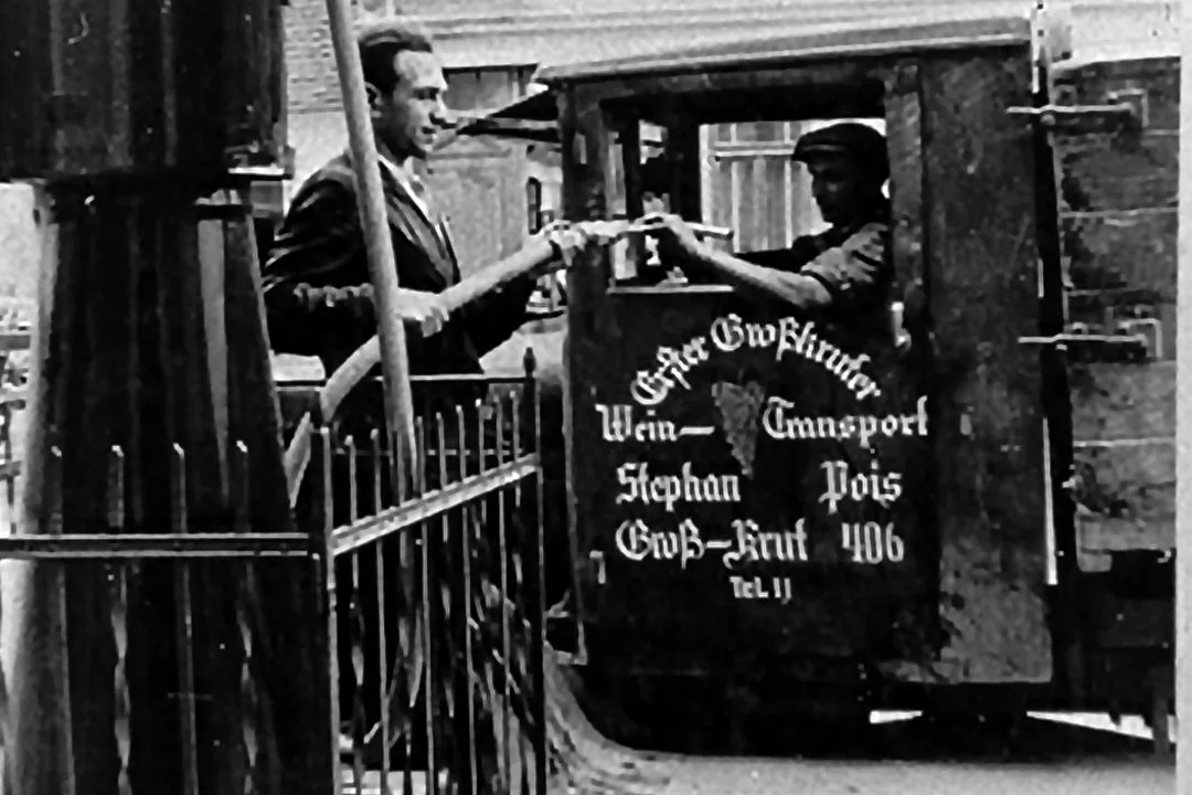 Historisches Foto: Wein-Transport-Fahrzeug von Stephan Pois aus Groß-Krut